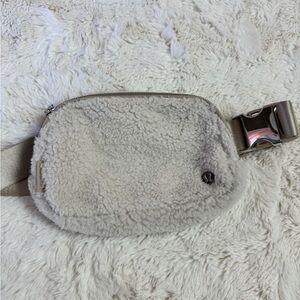 Lululemon Sherpa belt bag